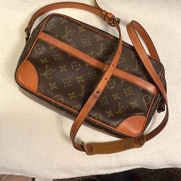 Louis Vuitton Crossbody Bag - Picture 12 of 16